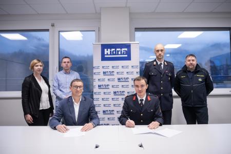 Podpis donatorske pogodbe s PGD Spodnja Idrija_Foto Robert Zabukovec